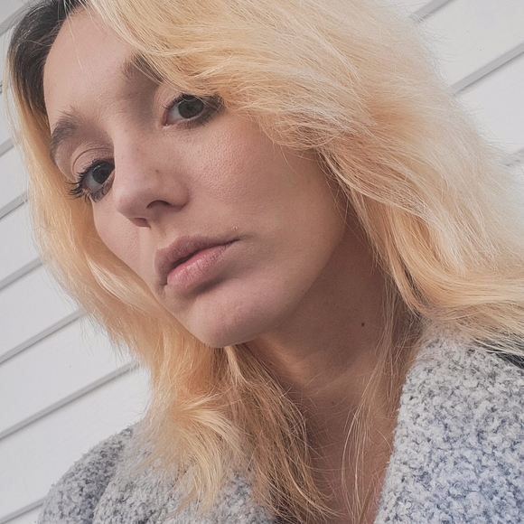 Meet your Posher, Tabitha - Picture 1 of 1